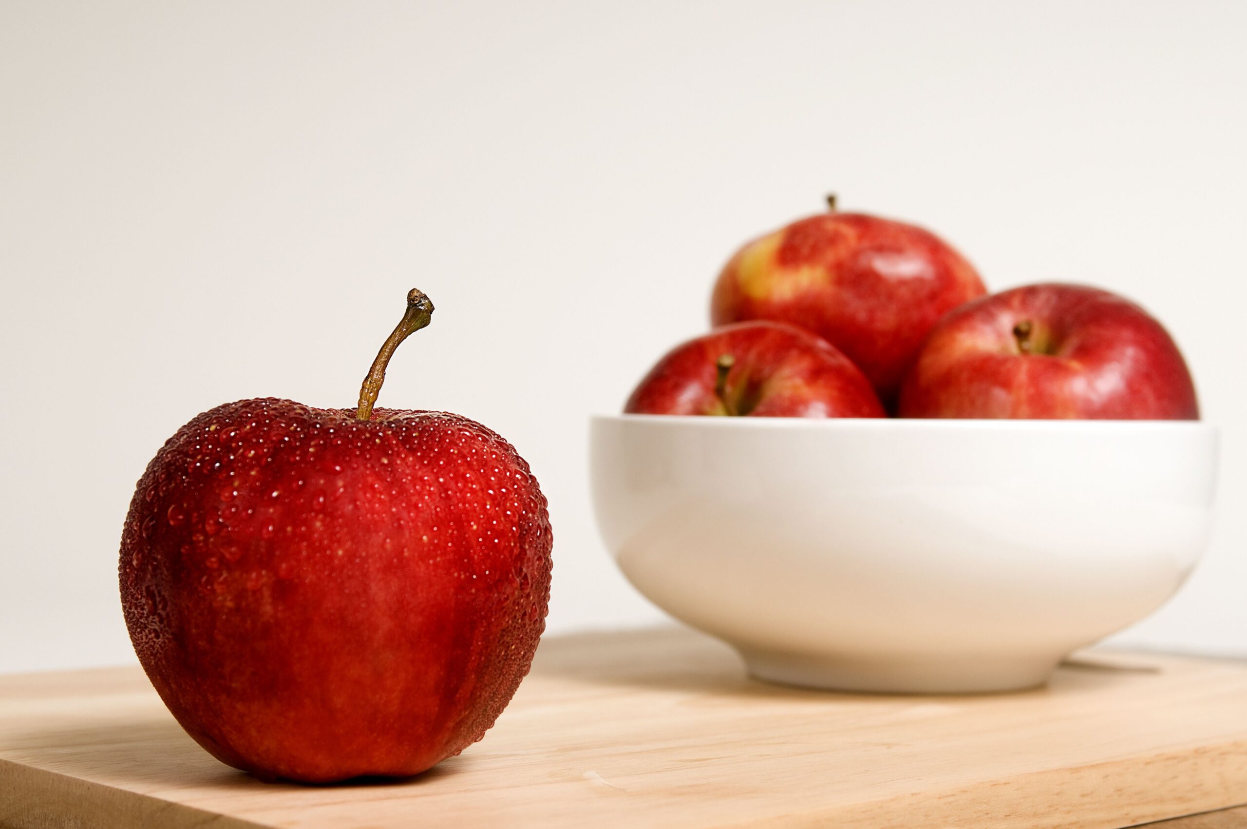 Manzanas rojas en el bol